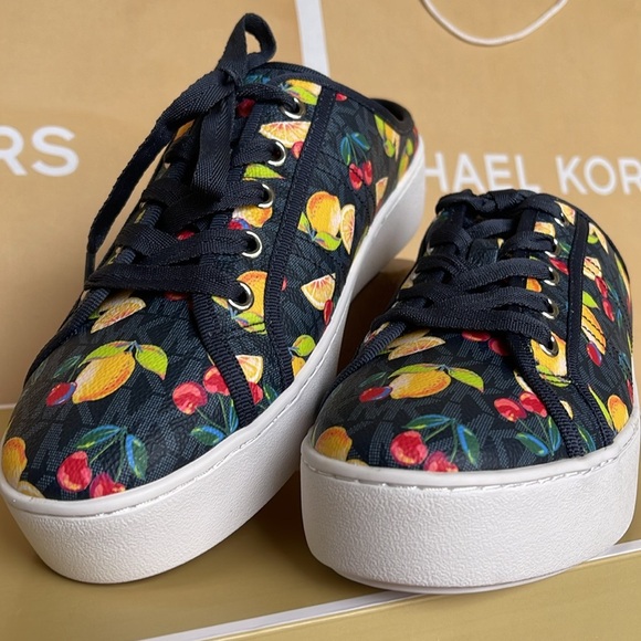 Michael Kors POPPY SLIDE SNEAKERS 
FRUIT PAINT MK SIG SM
49T4POFP1Q Platforms - Picture 3 of 16